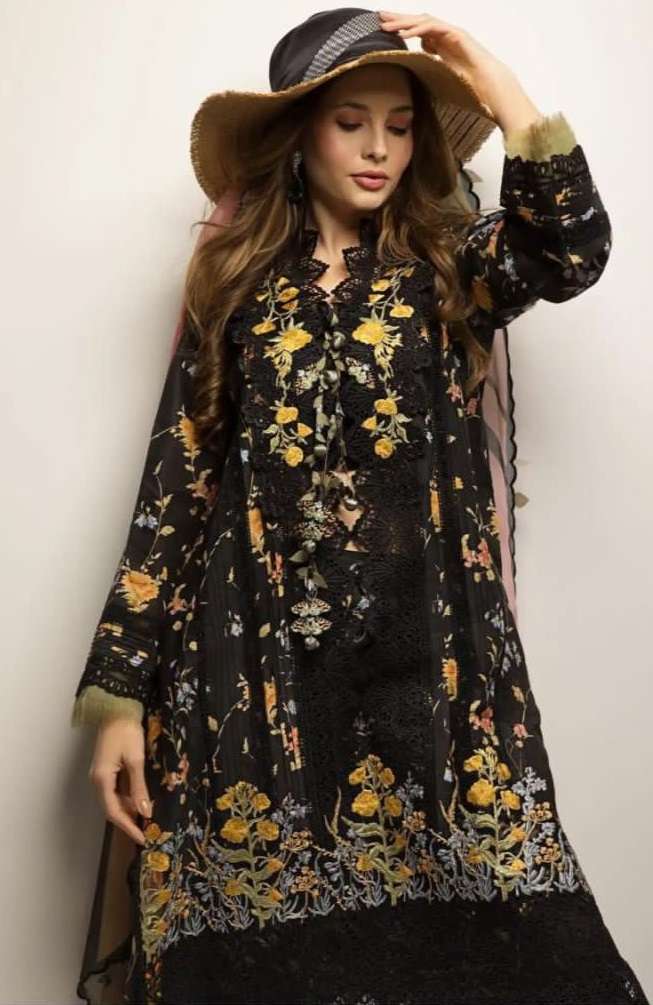 Sobia Nazir open pic by Hazzel